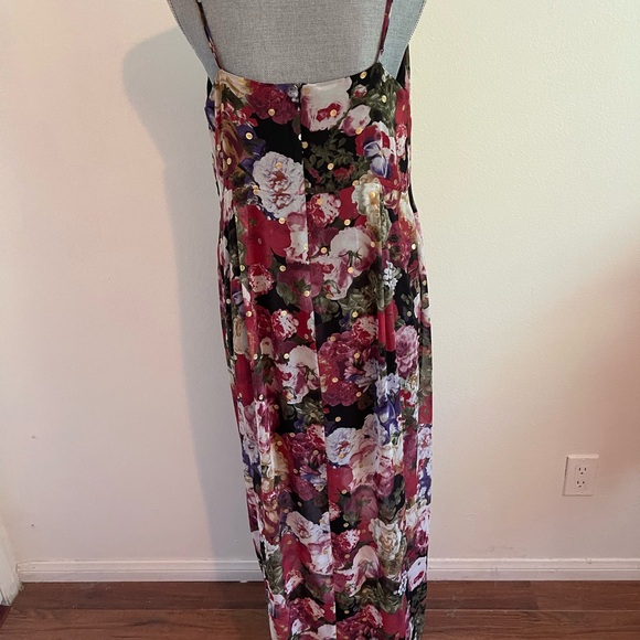 Express Floral Maxi Dress . - Picture 3 of 14